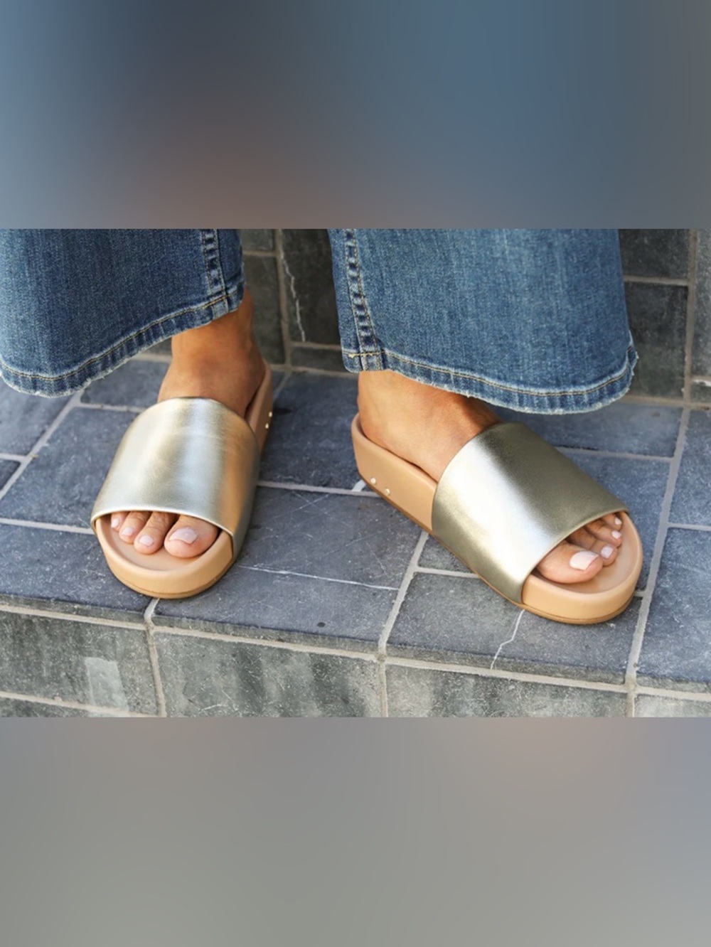 beek Pelican Slides Gold 9